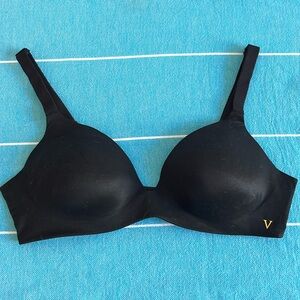 The T-Shirt lightly-Lined Wireless Bra 34B